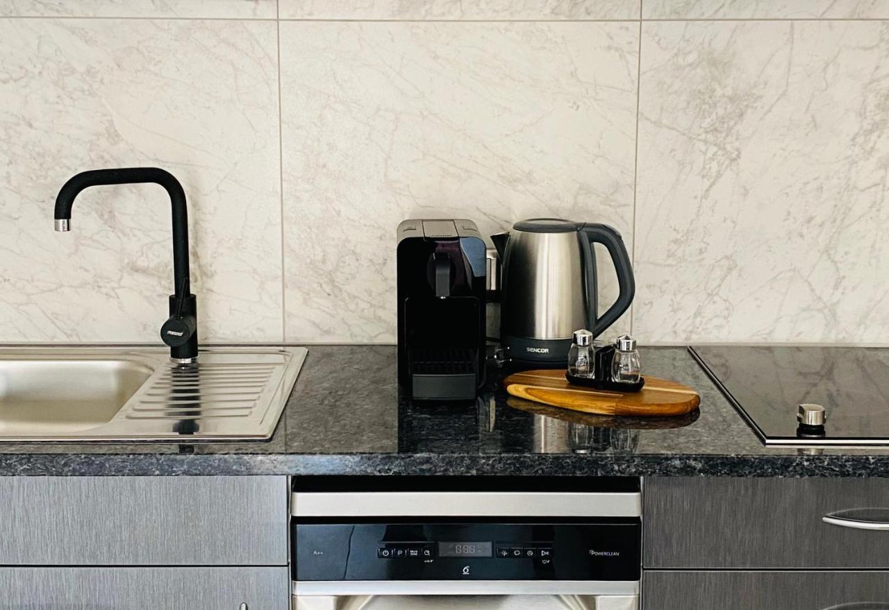 Lilie Appartement In Heviz Mit Tiefgarage, New And Modern エクステリア 写真